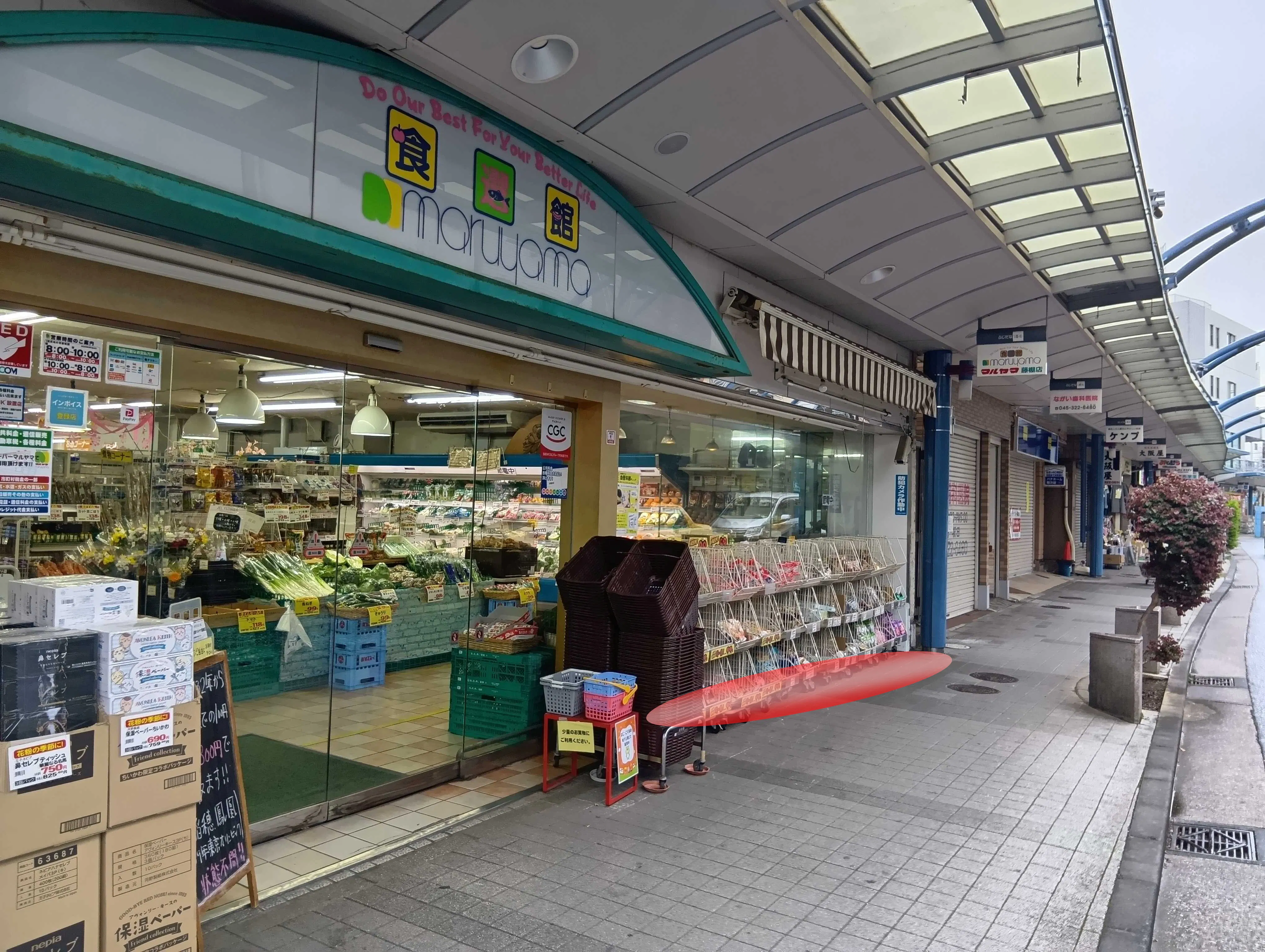 【食選館マルヤマ藤棚店】物販や販促イベントに最適な右軒下スペースの画像