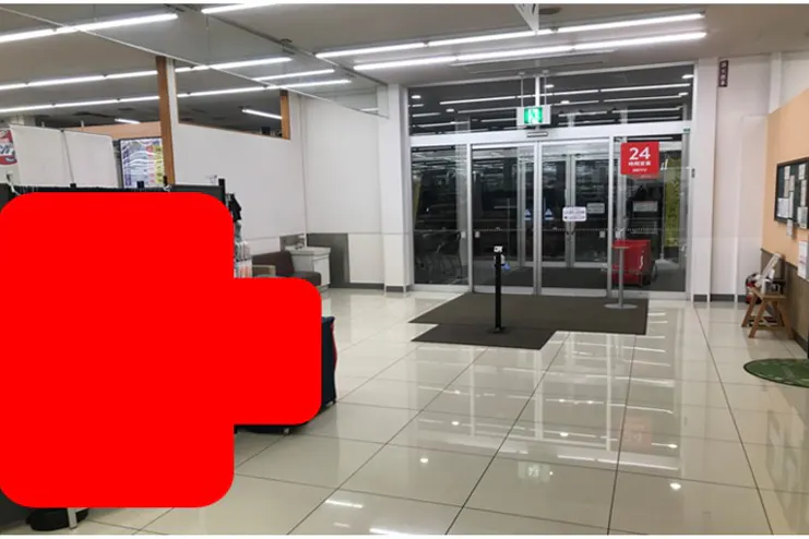 【西友 伊那竜東店】店内入口付近(レジ前 クリーニング/理美容側入口付近) プロモーション用途や物販、食物販のポップアップストアに最適なスーパー店内催事イベントスペース