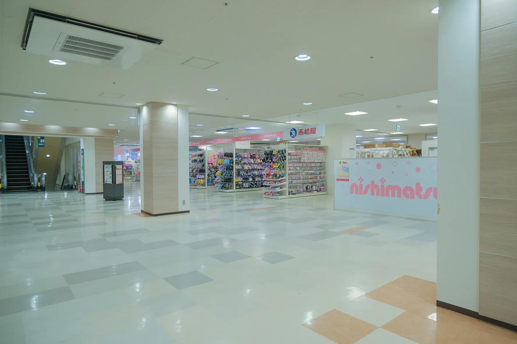 【広島段原ショッピングセンター】4F 西松屋前催事スペースA（エスカレーター前)