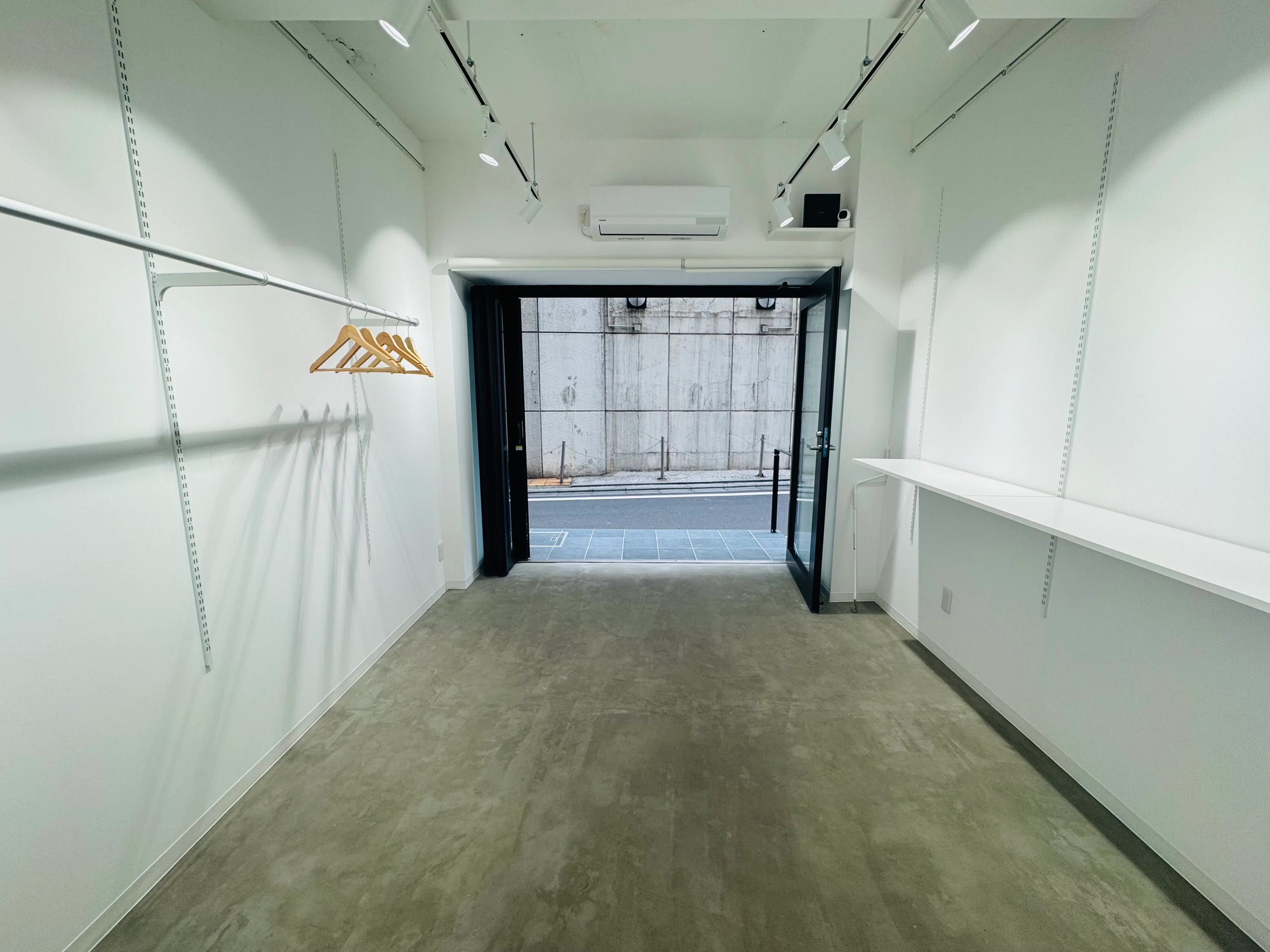 【渋谷駅5分】初めての出店や小物・雑貨の物販におすすめ！コンパクトな路面スペース