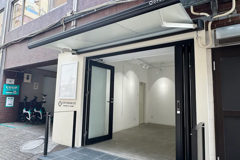 【OPENBASE SHIBUYA-MINI】スペース3(雨の日に便利なオーニングテントを完備)