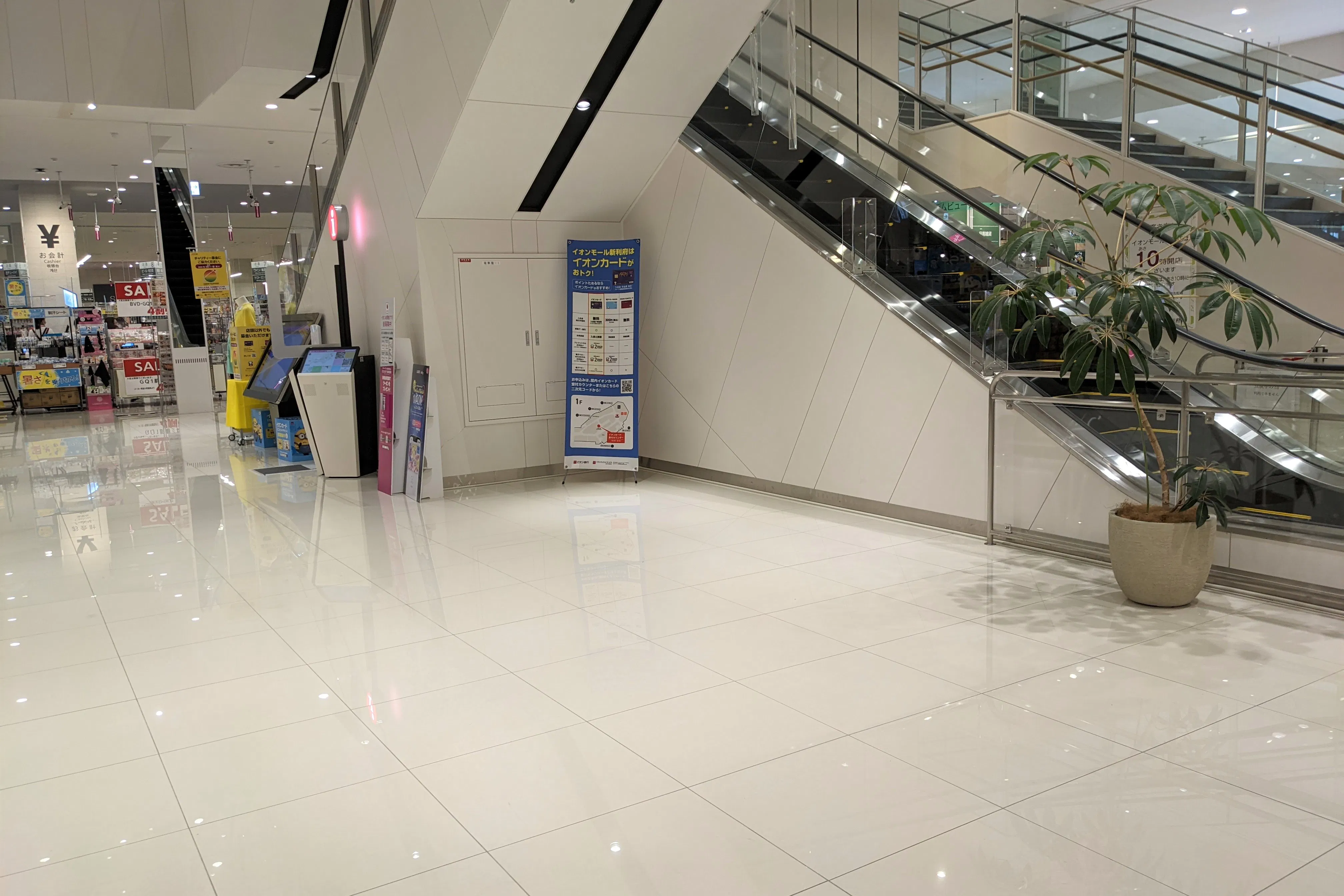 【イオンモール新利府】1階 イオンスタイル前コート