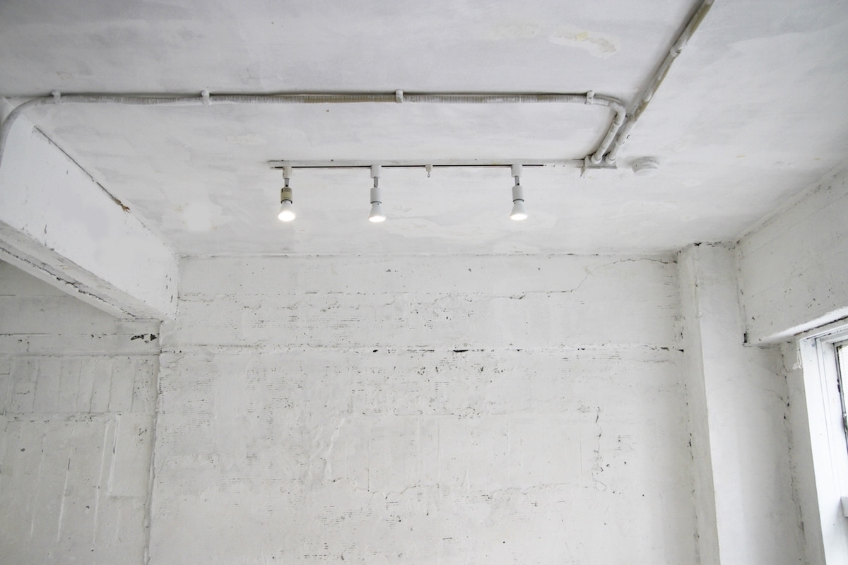 スポットライト角度変えられます。