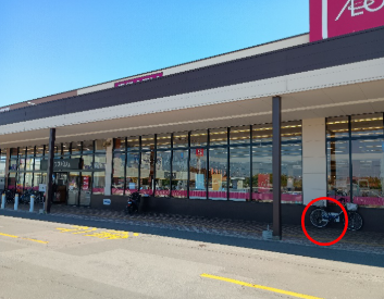 【マックスバリュ安原店】正面軒下（キッチンカー） 販促プロモーションやキッチンカー出店に最適なスーパー店外催事イベントスペース