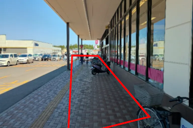 【マックスバリュ安原店】正面軒下(キッチンカー) 販促プロモーションやキッチンカー出店に最適なスーパー店外催事イベントスペースの画像2