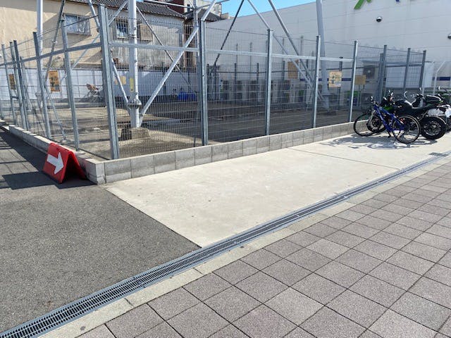 【フィッシングマックス武庫川店】キッチンカーやプロモーションに最適な駐輪場近くのレンタルスペース