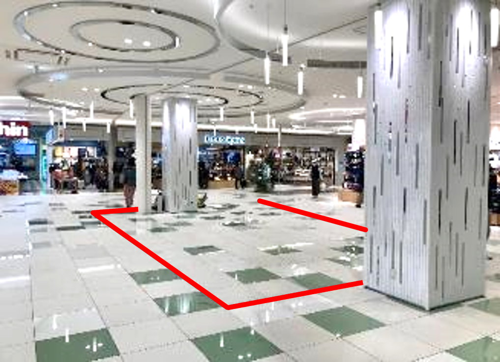 【みのおキューズモール】「①CENTER-2F 西側催事スペース」物販催事やワークショップなどに最適な、デッキ入口すぐでメイン導線上イベントスペース