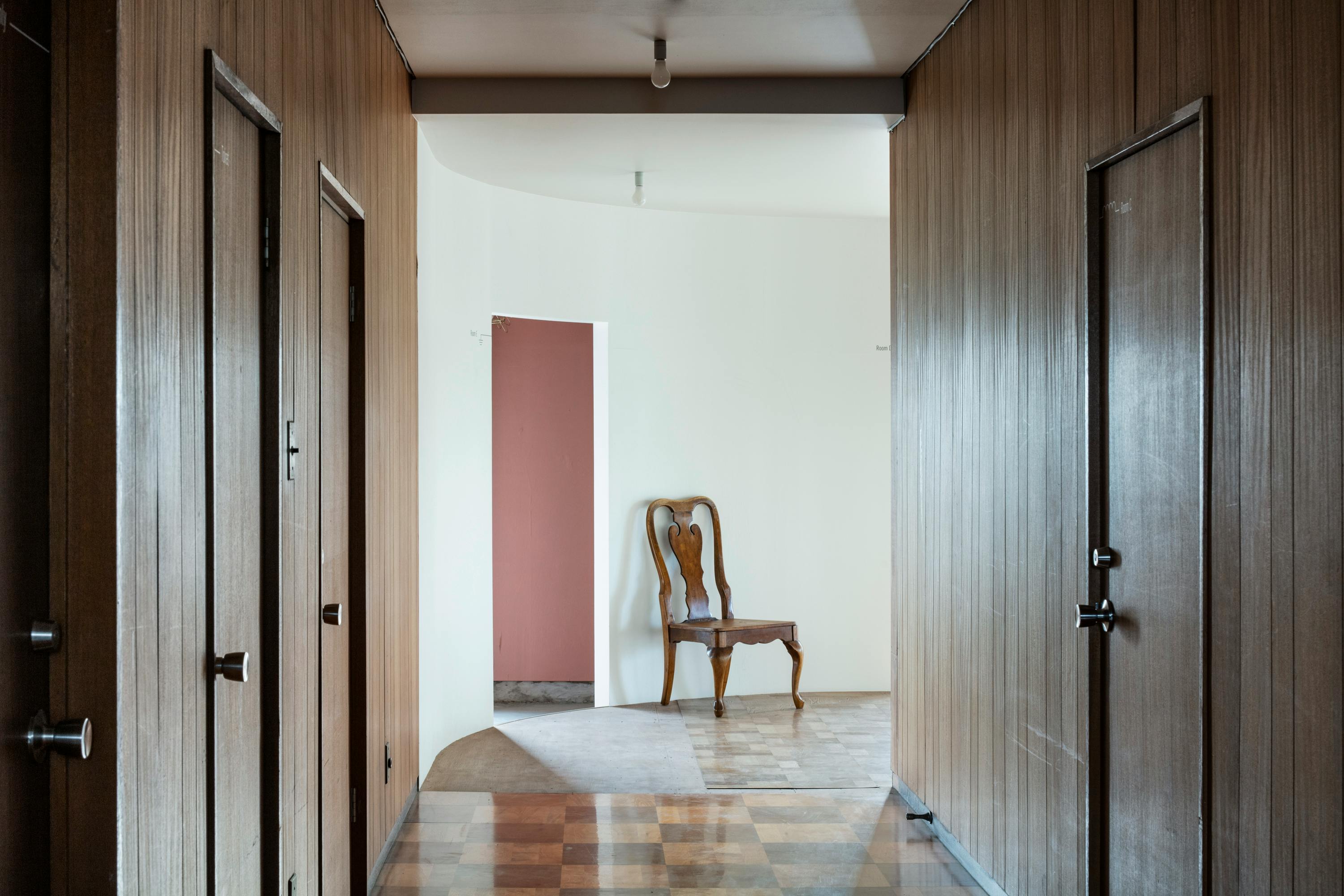 【南太田駅6分】ロケや撮影会等の撮影用途、展示会やワークショップに最適な4種の内装のコンセプトスタジオ