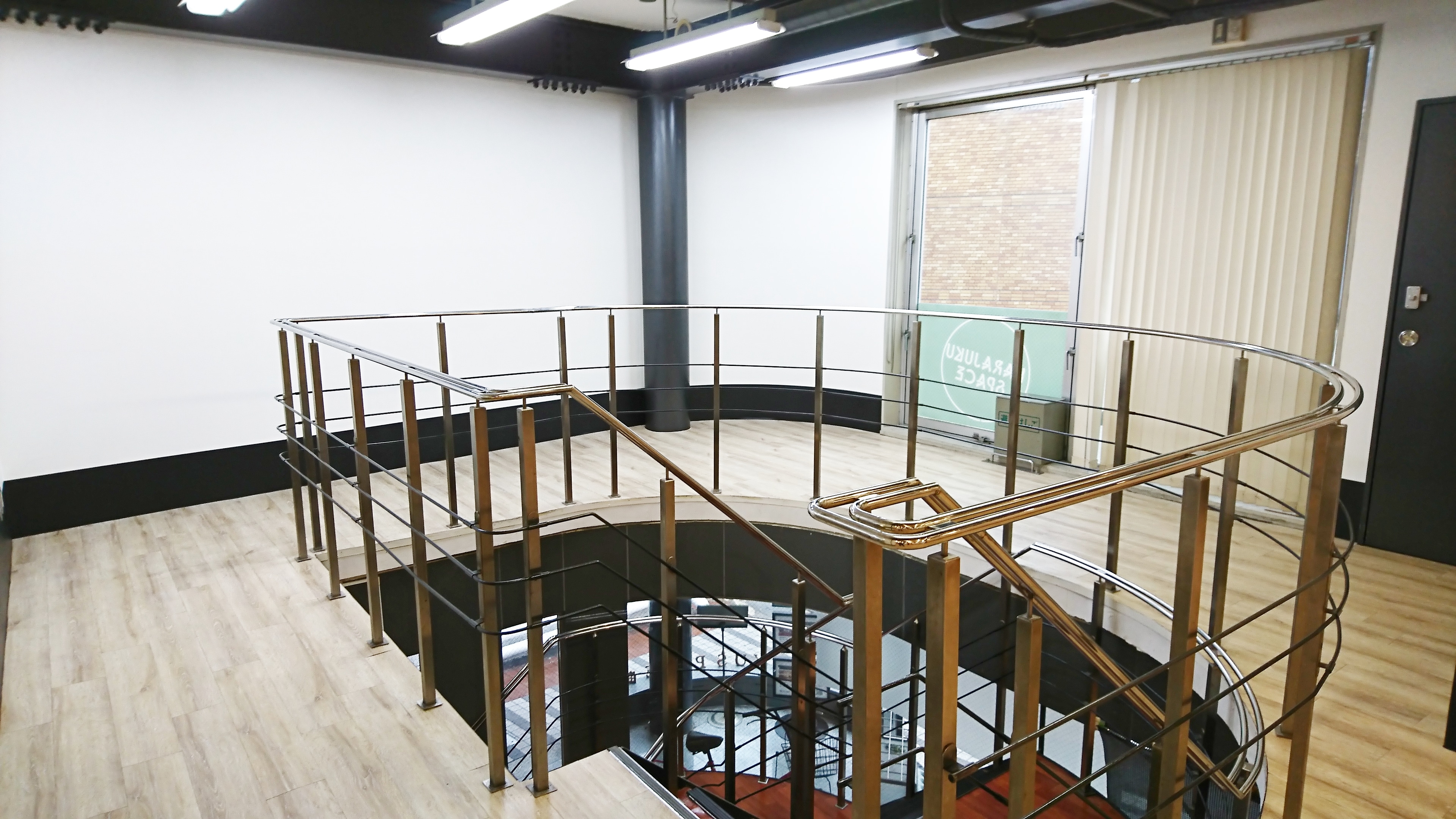 【明治神宮前(原宿)駅1分】ラフォーレ原宿裏通りの好立地！展示会、ポップアップ、チェキ会、控室などに最適です。