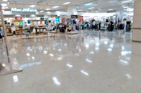 【イオン白河西郷店】物販や展示販売会、プロモーションイベントに最適な施設2階の大型ファッションテナント付近にあるイベントスペース