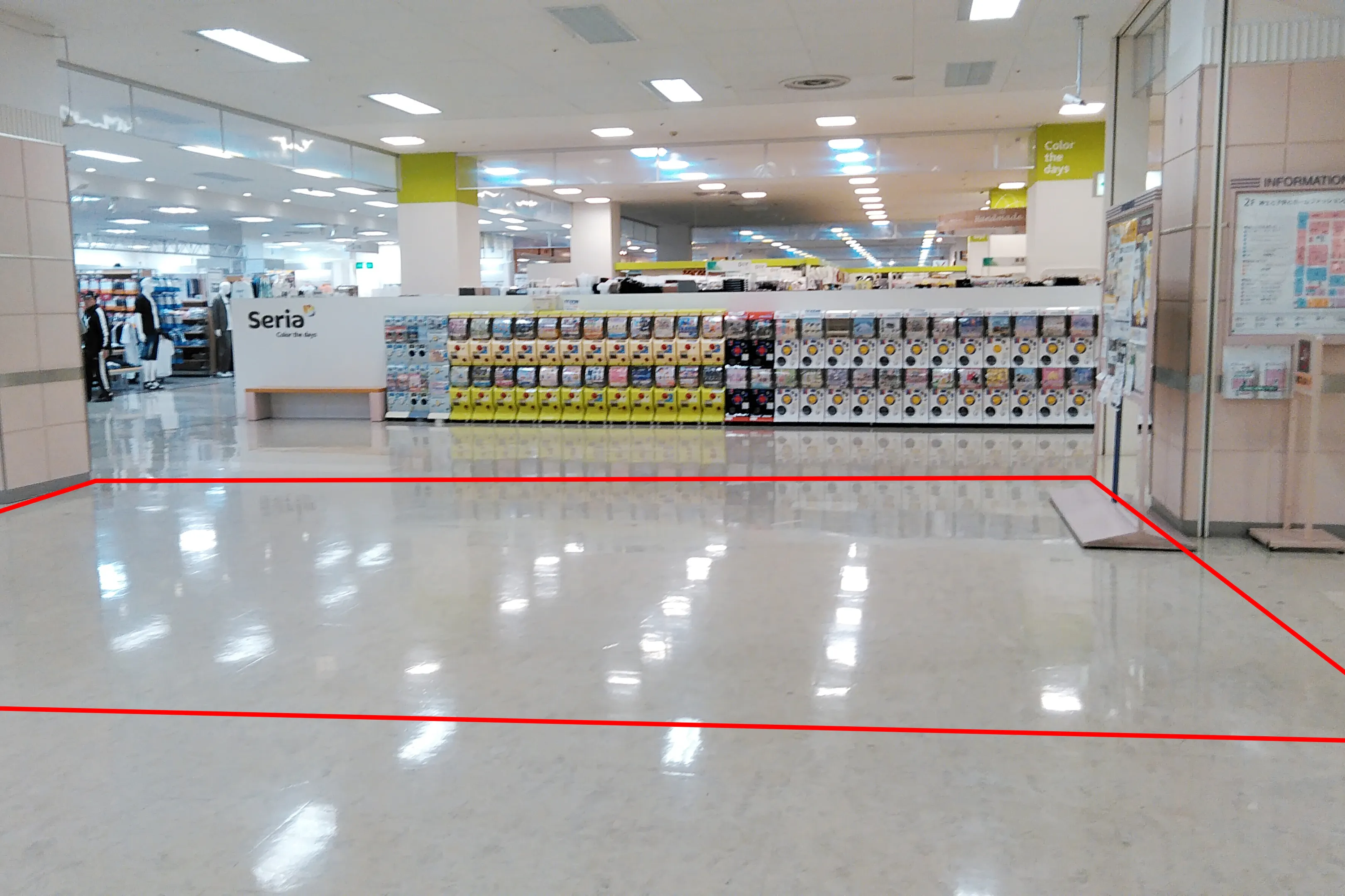 【イオン白河西郷店】物販や展示販売会、プロモーションイベントに最適な施設2階の大型ファッションテナント付近にあるイベントスペース