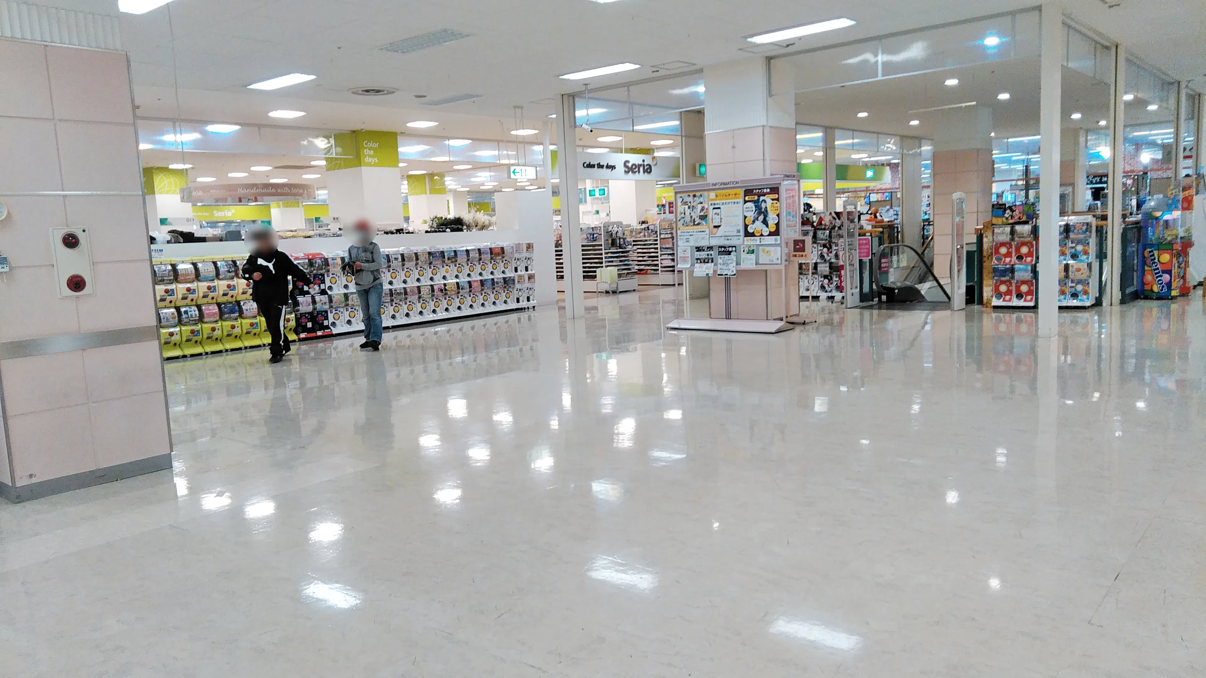 【イオン白河西郷店】物販や展示販売会、プロモーションイベントに最適な施設2階の大型ファッションテナント付近にあるイベントスペース