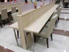 【イオンモール盛岡】モール内広告 フードコートテーブル