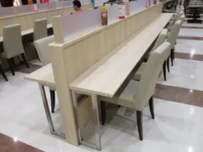 【イオンモール盛岡】モール内広告 フードコートテーブルの画像