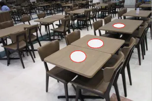 【イオンモール盛岡】モール内広告 フードコートテーブル