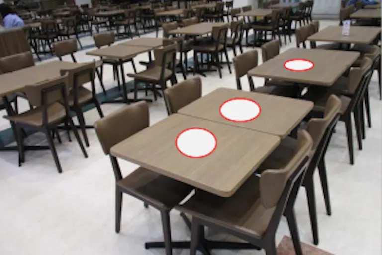 【イオンモール盛岡】モール内広告 フードコートテーブルの画像2