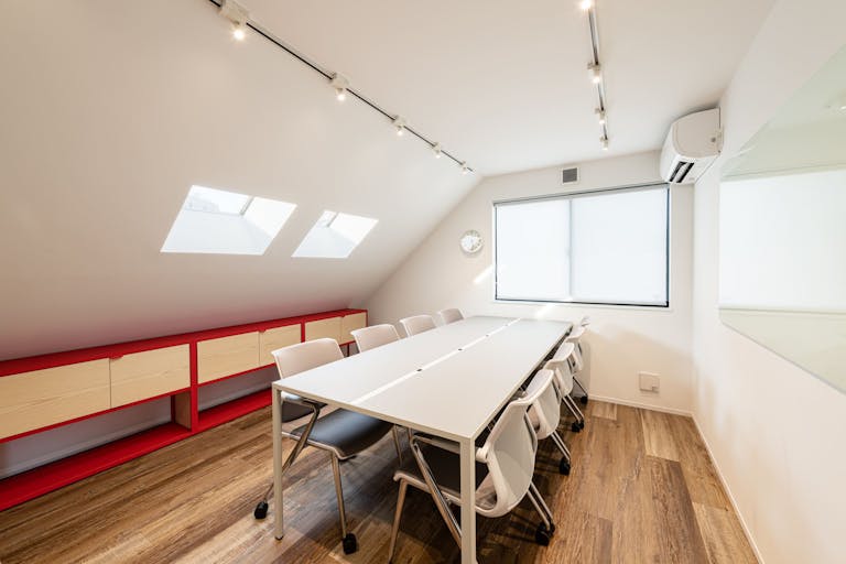 【牛込神楽坂駅徒歩3分】会議やお打ち合わせに最適なシェアオフィス内のレンタル会議室 の画像3