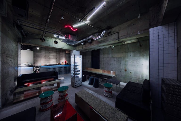 【西武新宿駅6分】撮影やクローズドイベントに最適なモダンなインテリアとコンクリート造りのスタイリッシュな空間を演出した都心のイベントスペースの画像1