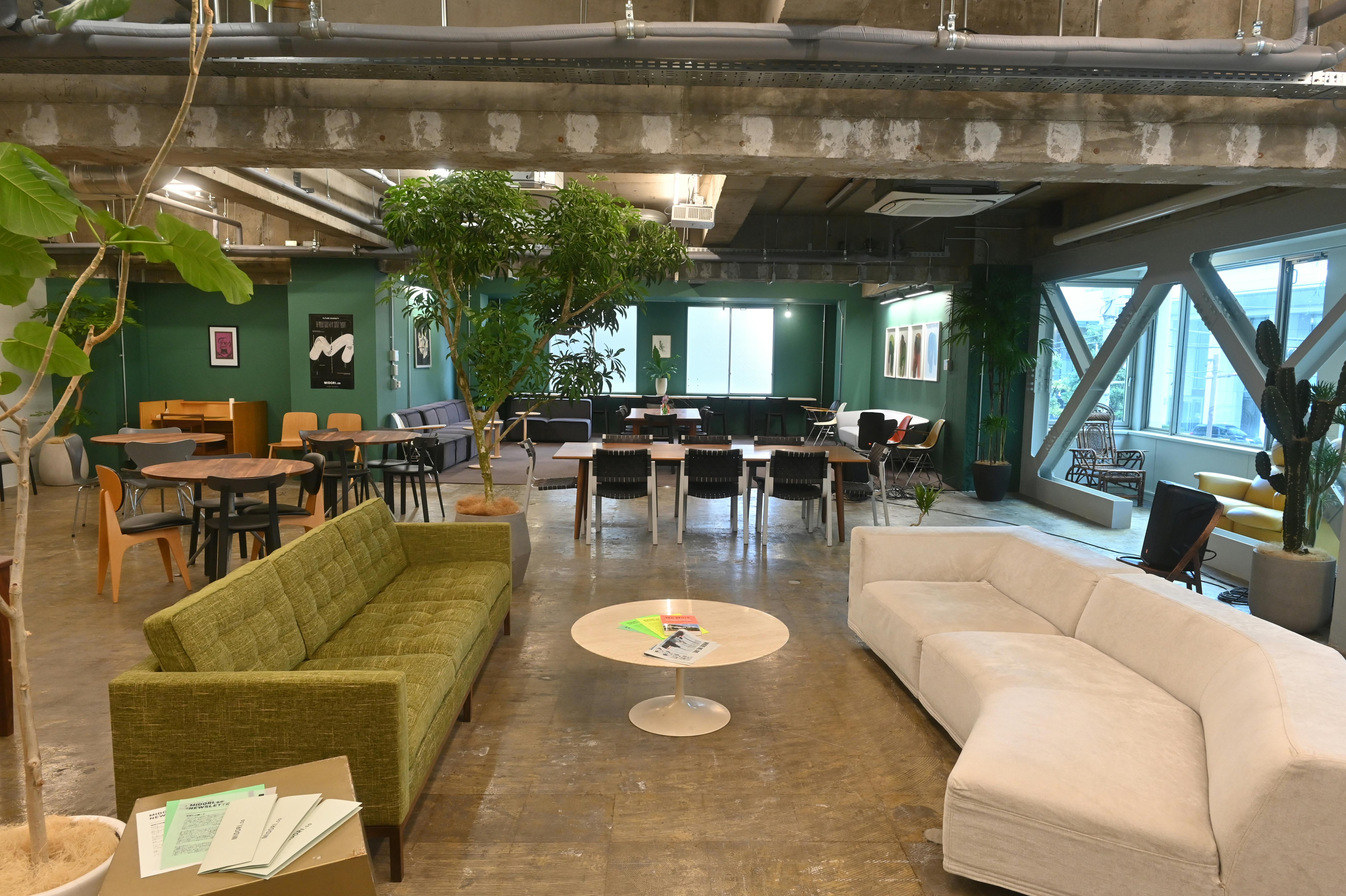 永田町駅徒歩2分、最大収容人数100名 空間デザインにこだわり過ごしやすさを追求したイベントスペースです。