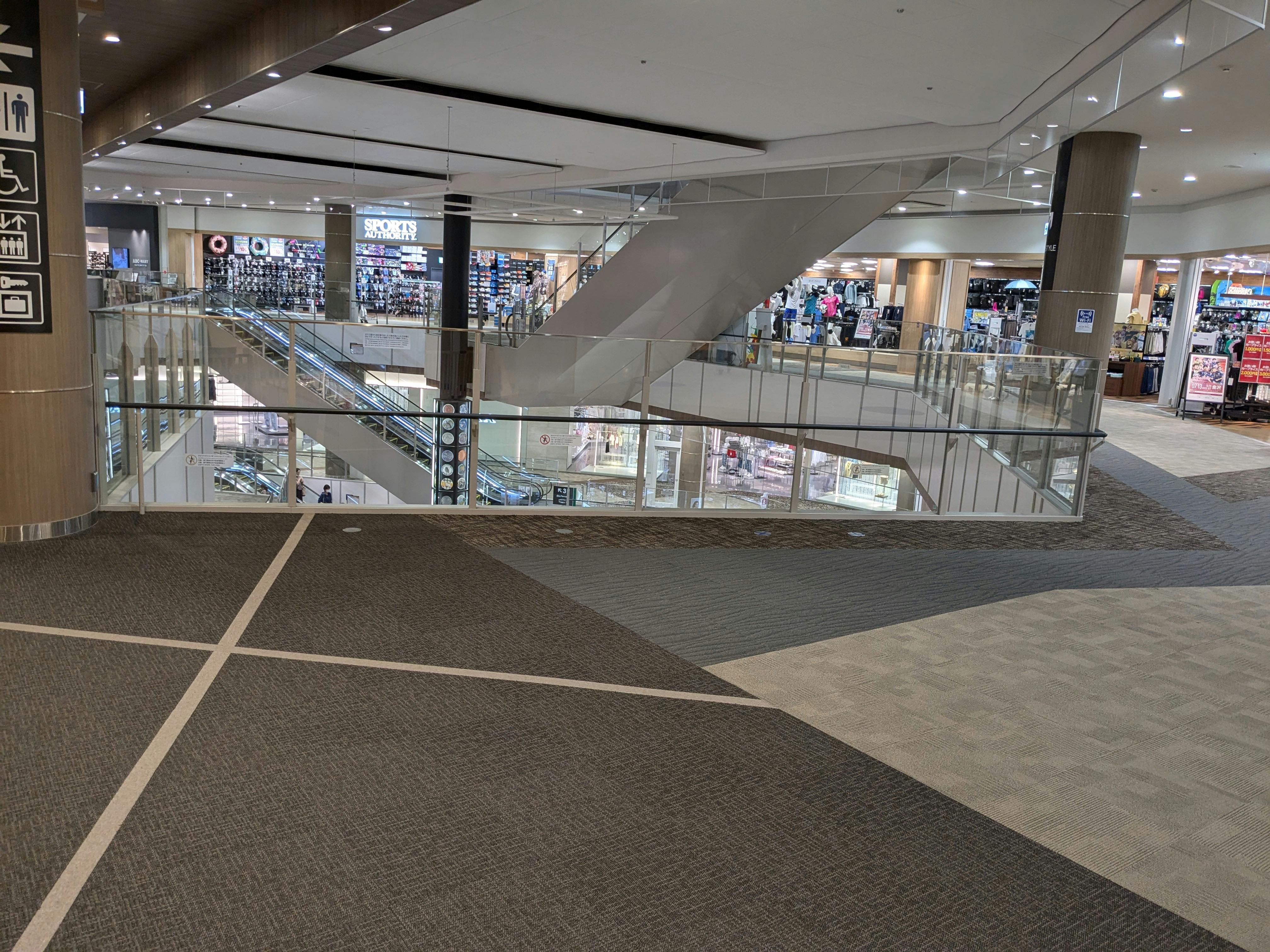 【イオンモール新小松】3F 華広場吹抜けの画像