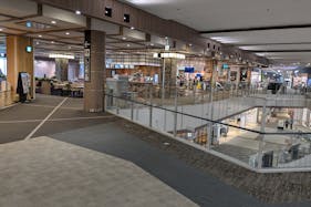 【イオンモール新小松】3F 華広場吹抜け