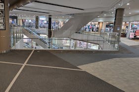 【イオンモール新小松】3F 華広場吹抜け