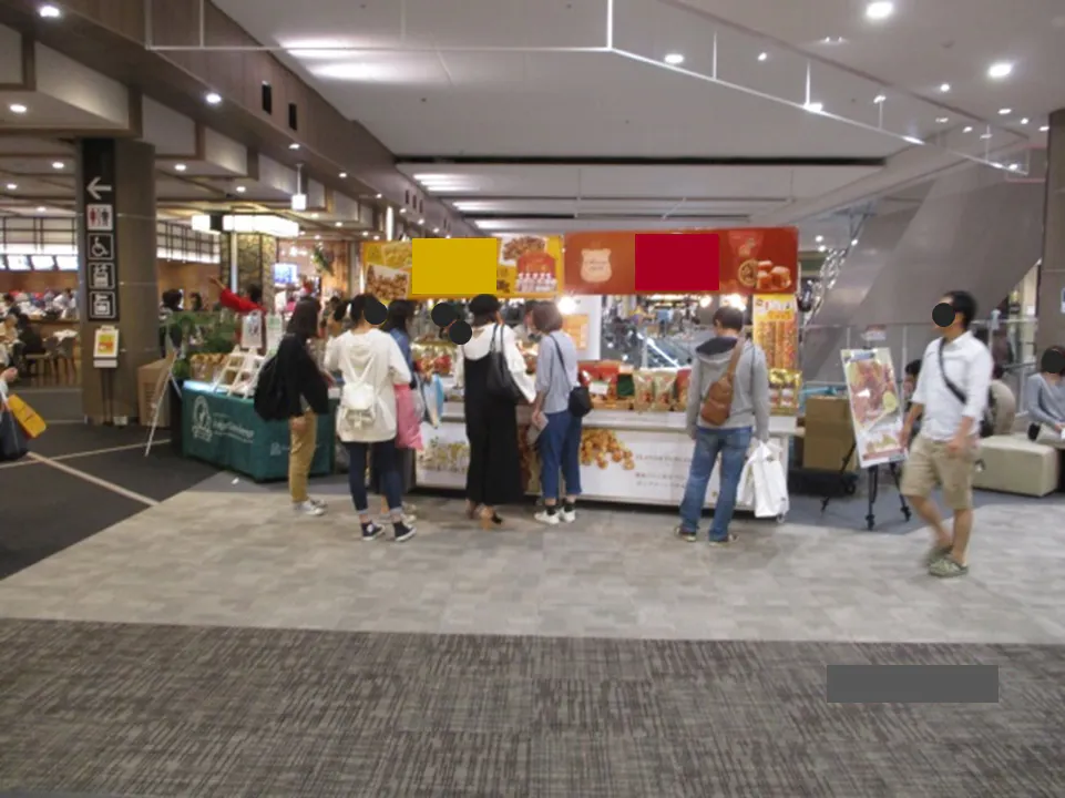 【イオンモール新小松】3F 華広場吹抜け