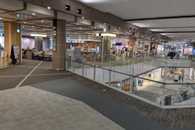 【イオンモール新小松】3F 華広場吹抜け