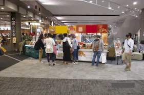 【イオンモール新小松】3F 華広場吹抜け