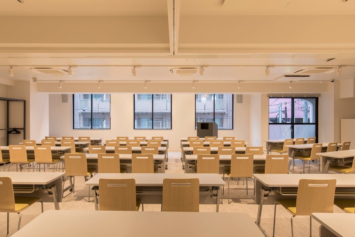 【新宿三丁目駅3分】大規模な商品発表イベントや研修・ワークショップに適した120㎡超のイベントスペース(最大100名収容可能)