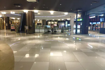 【イオンモール旭川駅前】⑤エスカレーター前