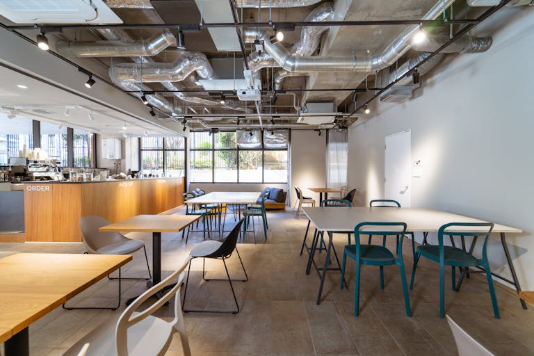 【中目黒駅徒歩4分】コンクリート・白壁の洗練された駒沢通りに面した路面のカフェ併設スペースの画像7