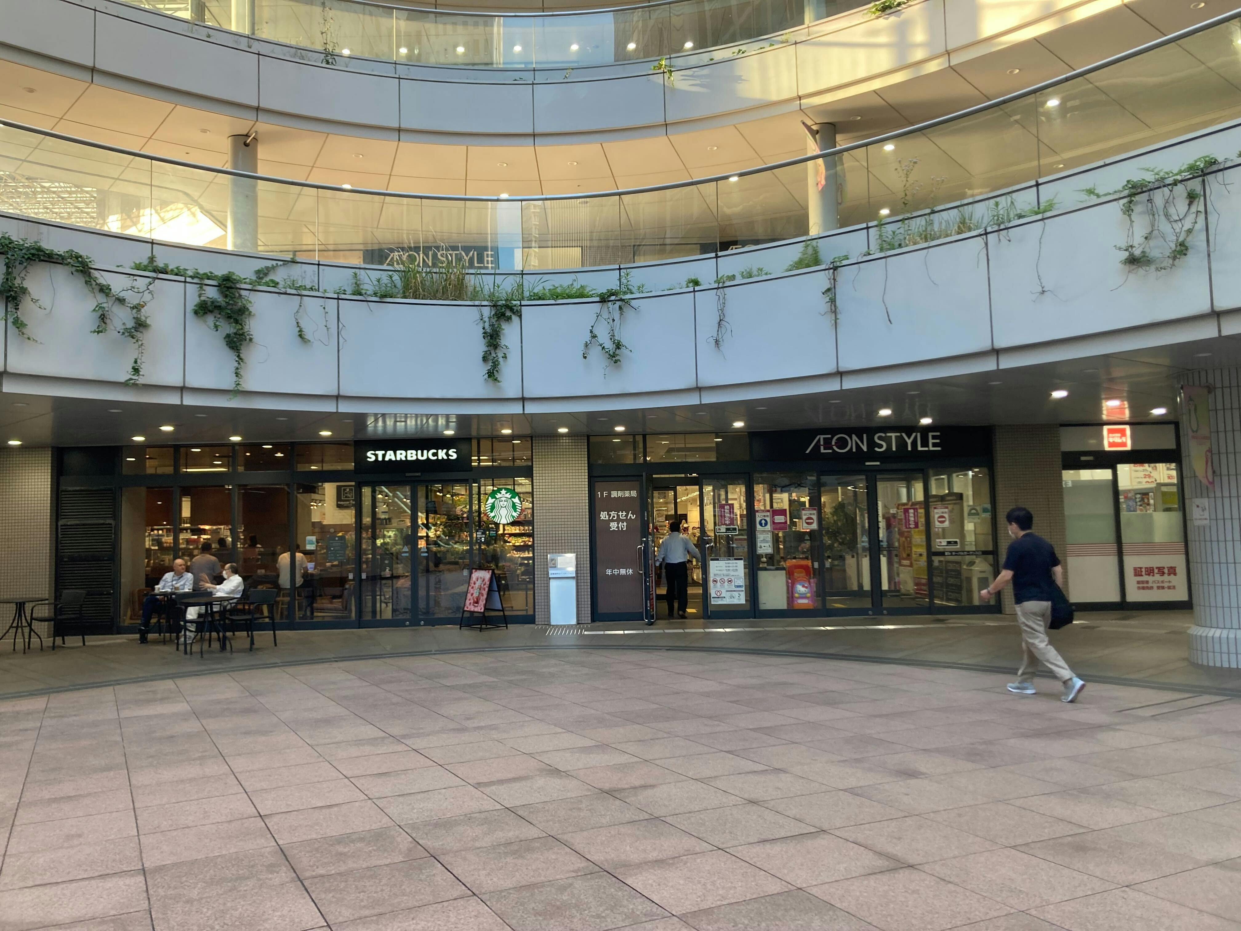 【イオンスタイル品川シーサイド】食物販や出張販売に利用可能な1F中央入口風除室イベントスペース