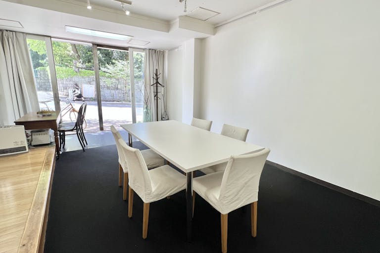 【赤坂見附駅5分】赤坂・元赤坂エリア。各種撮影、展示会や個展、教室、ワークショップに適した豊川稲荷東京別院隣接の路面ギャラリースペースの画像4