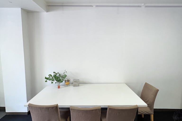 【赤坂見附駅5分】赤坂・元赤坂エリア。各種撮影、展示会や個展、教室、ワークショップに適した豊川稲荷東京別院隣接の路面ギャラリースペースの画像5