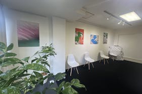 【赤坂見附駅5分】赤坂・元赤坂エリア。各種撮影、展示会や個展、教室、ワークショップに適した豊川稲荷東京別院隣接の路面ギャラリースペース