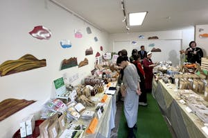 【赤坂見附駅5分】赤坂・元赤坂エリア。各種撮影、展示会や個展、教室、ワークショップに適した豊川稲荷東京別院隣接の路面ギャラリースペース