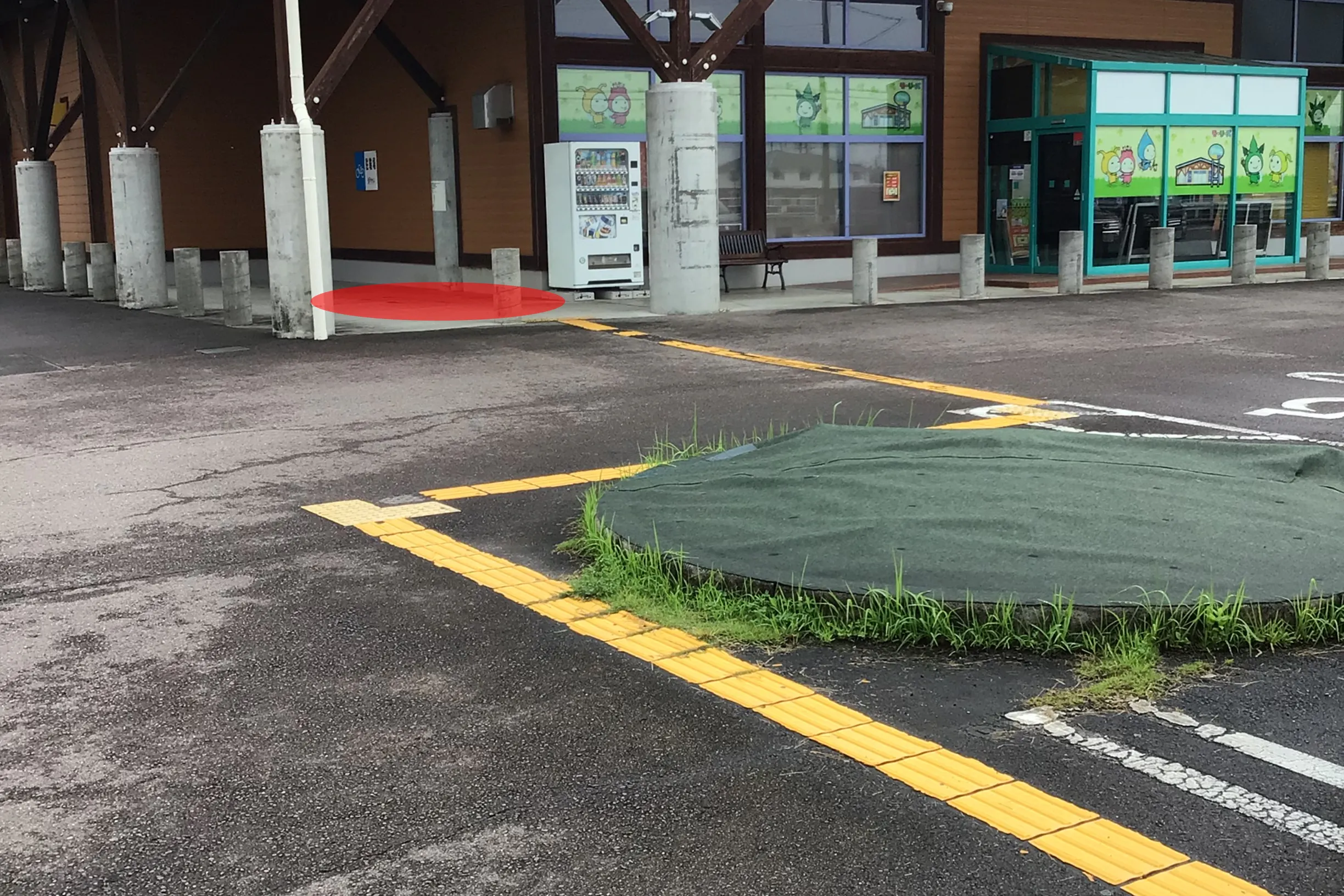 【ダイナム美濃加茂店ゆったり館】キッチンカー出店に最適なアミューズメント施設のイベントスペース(自販機横)