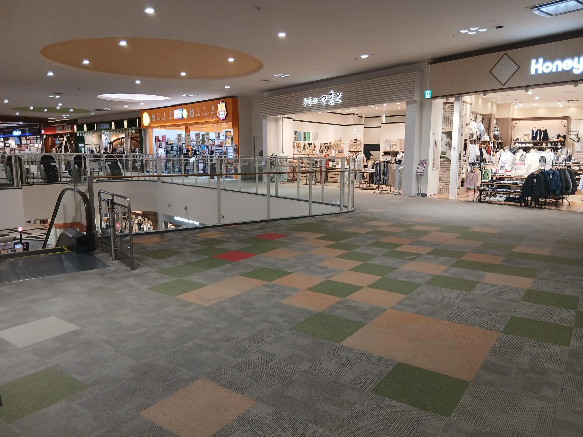 【イオンモール水戸内原】ハニーズ前