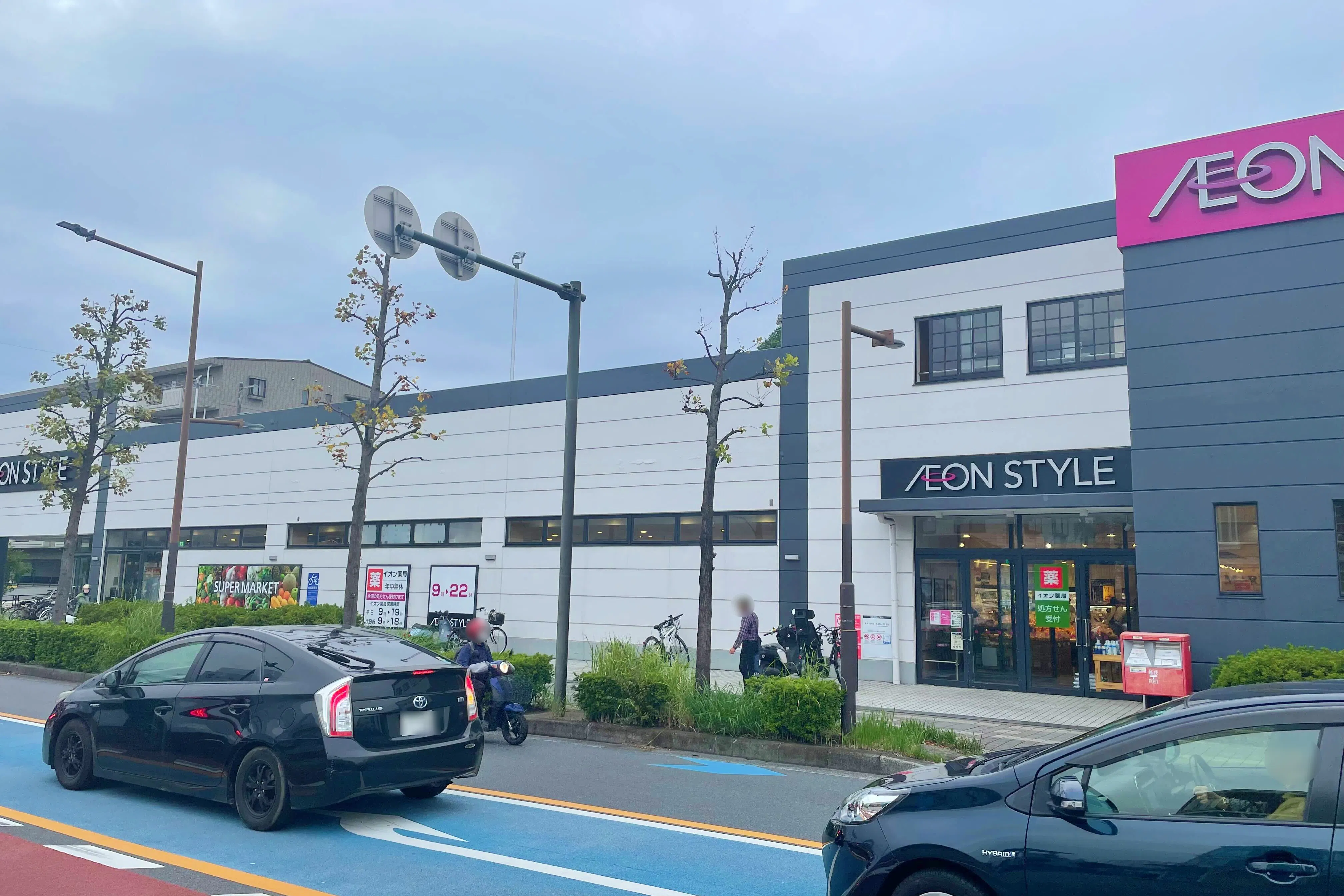 【イオンスタイル上麻生】キッチンカーの出店に適したショッピングセンター出入口横の屋外スペース