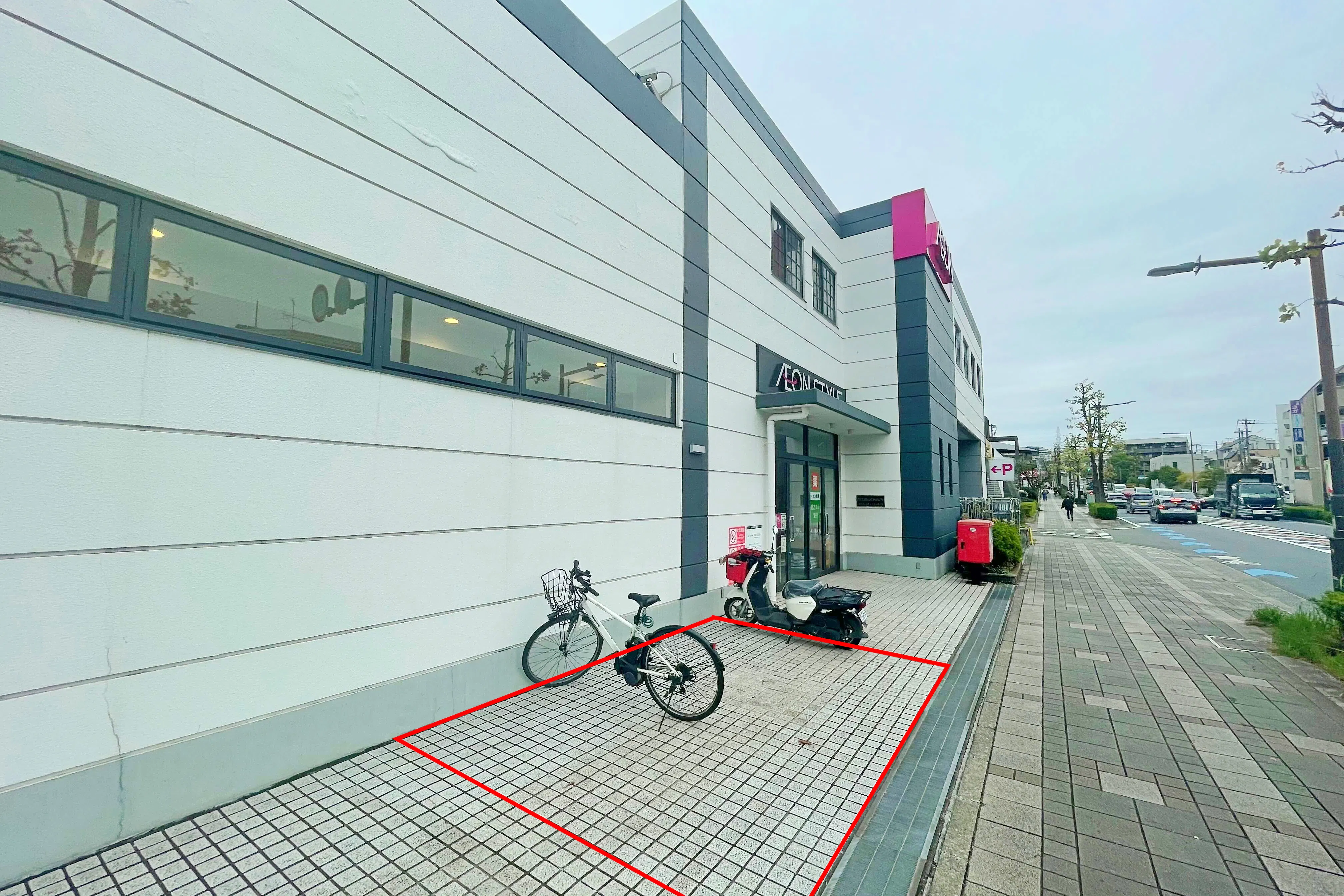 【イオンスタイル上麻生】キッチンカーの出店に適したショッピングセンター出入口横の屋外スペース