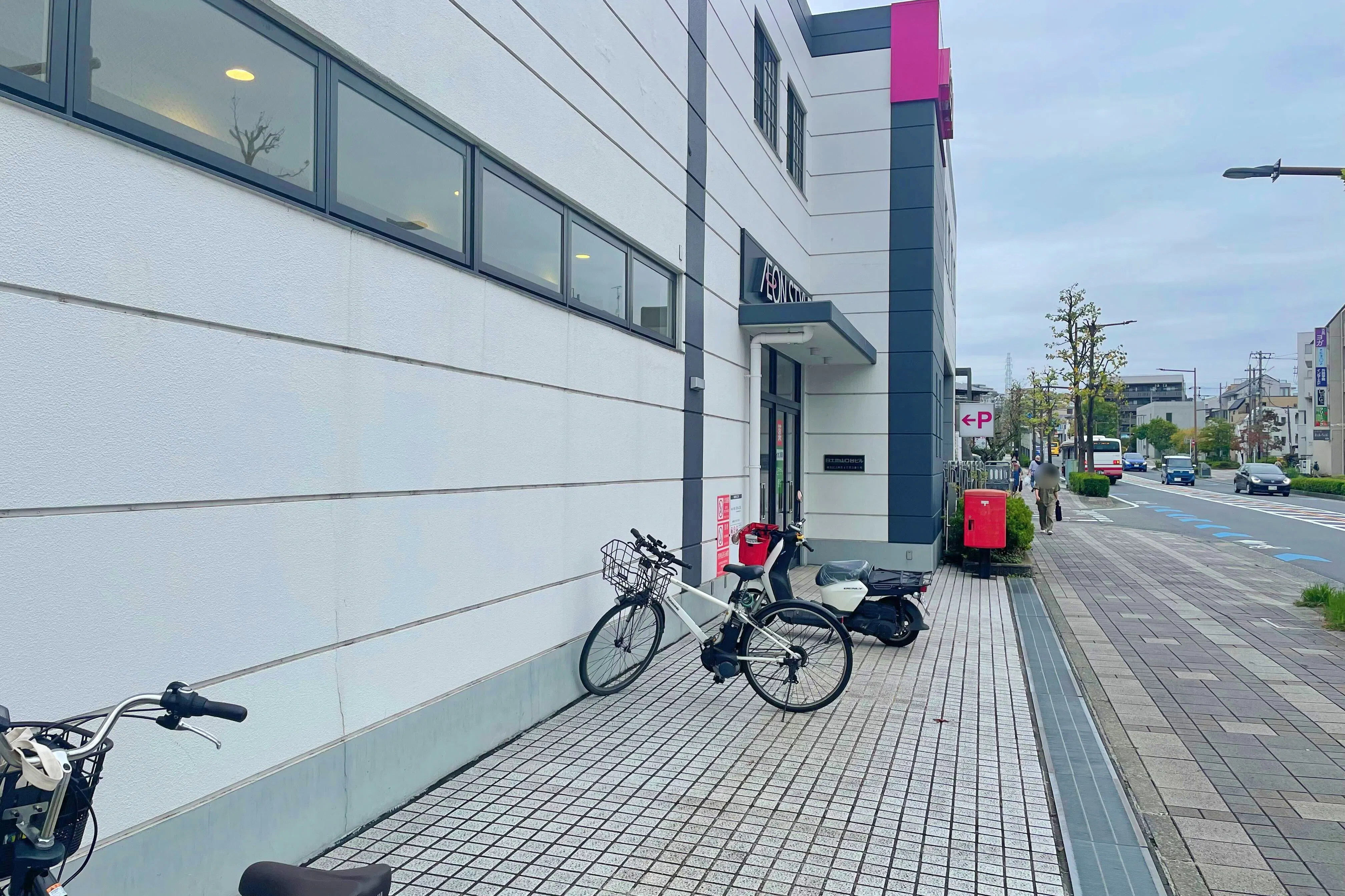 【イオンスタイル上麻生】キッチンカーの出店に適したショッピングセンター出入口横の屋外スペース