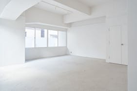 【神宮丸太町駅8分】展示販売会や個展、ポップアップストアに最適な文化エリアに位置したシンプルなギャラリースペース