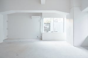 【神宮丸太町駅8分】展示販売会や個展、ポップアップストアに最適な文化エリアに位置したシンプルなギャラリースペース
