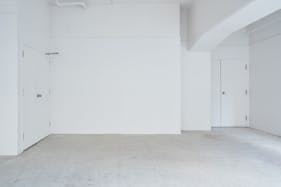 【神宮丸太町駅8分】展示販売会や個展、ポップアップストアに最適な文化エリアに位置したシンプルなギャラリースペース