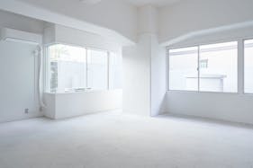 【神宮丸太町駅8分】展示販売会や個展、ポップアップストアに最適な文化エリアに位置したシンプルなギャラリースペース