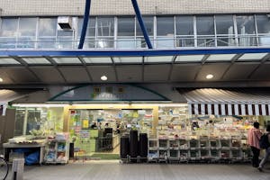 【食選館マルヤマ藤棚店】物販のポップアップストアやプロモーションに最適な「藤棚一番街」内の地域密着型スーパーの軒先イベントスペース