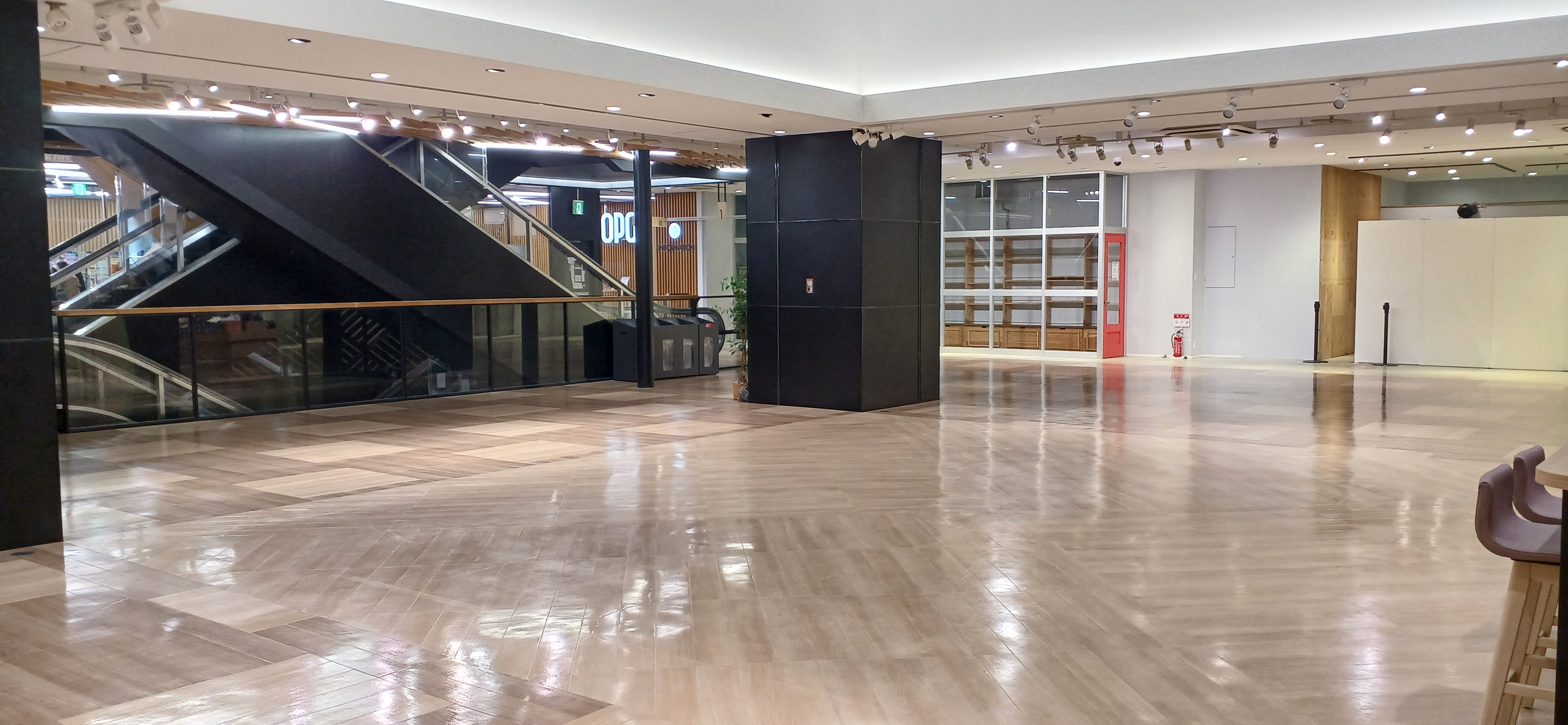 【秋田オーパ】吹抜