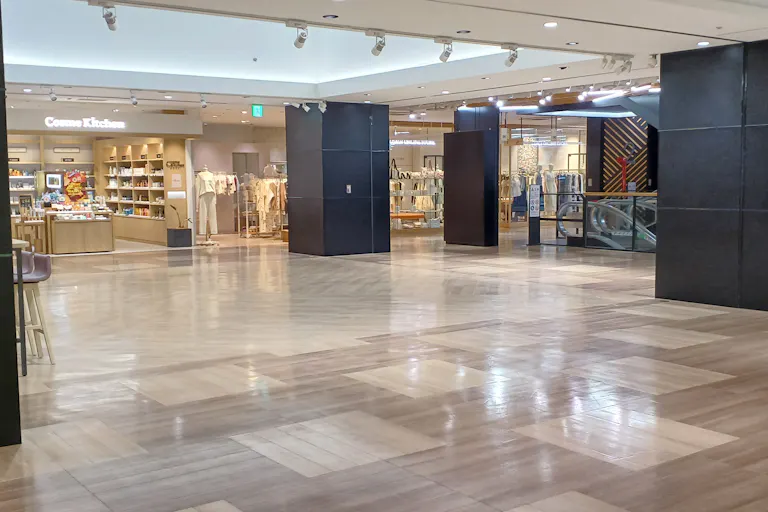 【秋田オーパ】吹抜の画像4