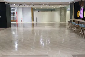 【秋田オーパ】吹抜